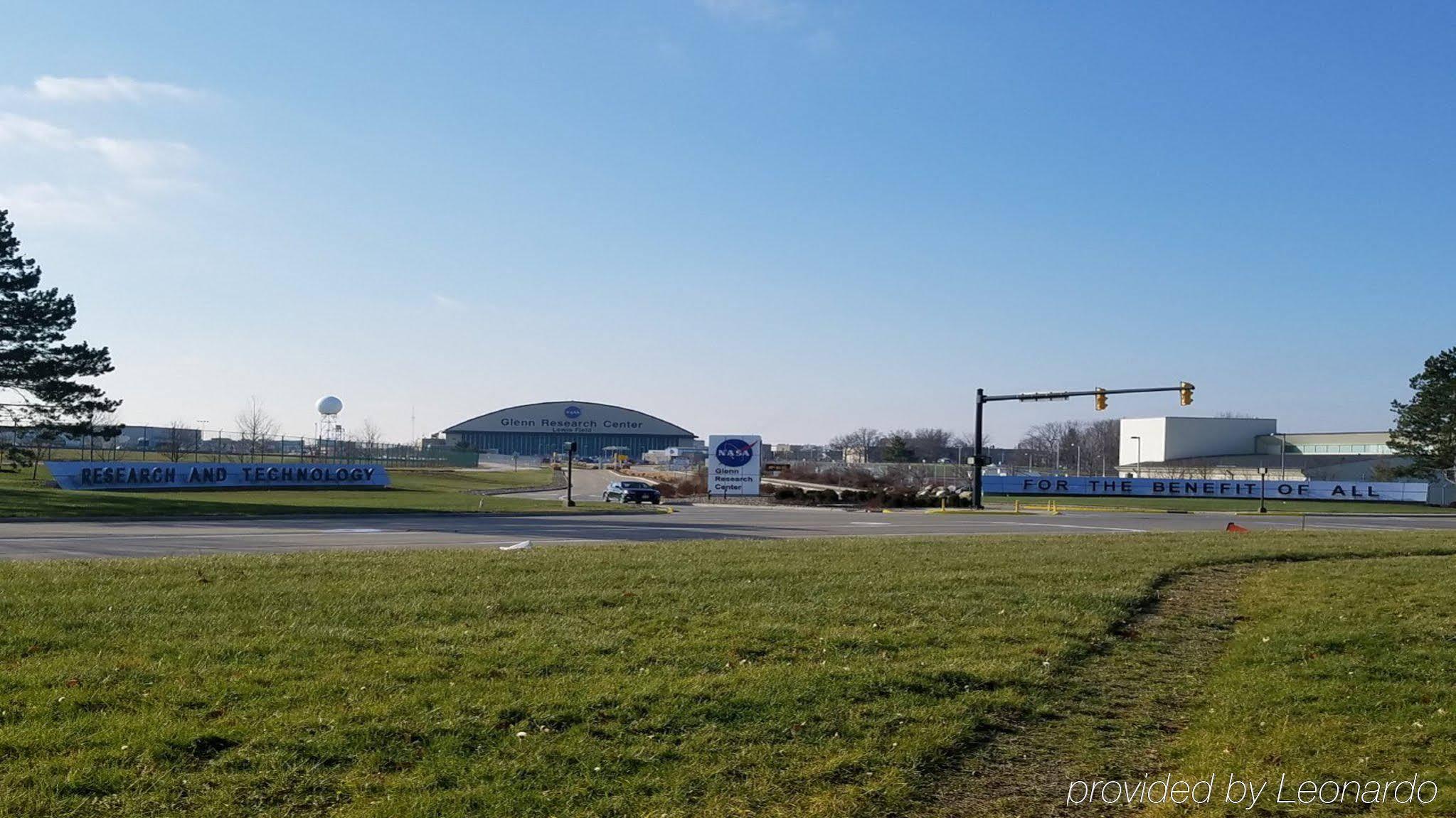 Sonesta Simply Suites Cleveland North Olmsted Airport Экстерьер фото