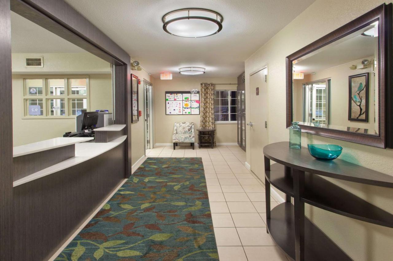Sonesta Simply Suites Cleveland North Olmsted Airport Экстерьер фото