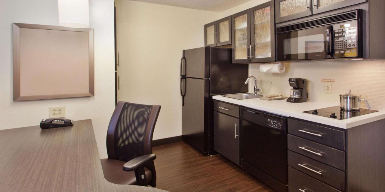 Sonesta Simply Suites Cleveland North Olmsted Airport Экстерьер фото